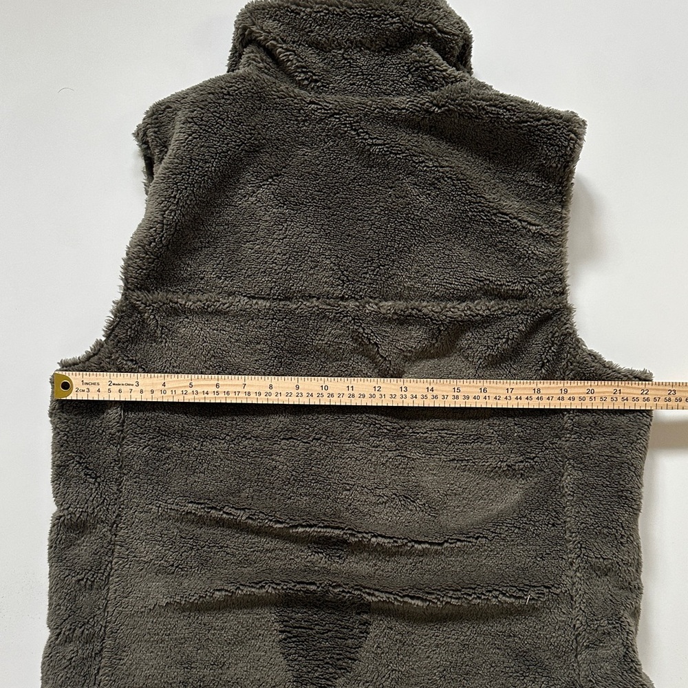 The North Face Mossbud Reversible Vest - Picture 10 of 11